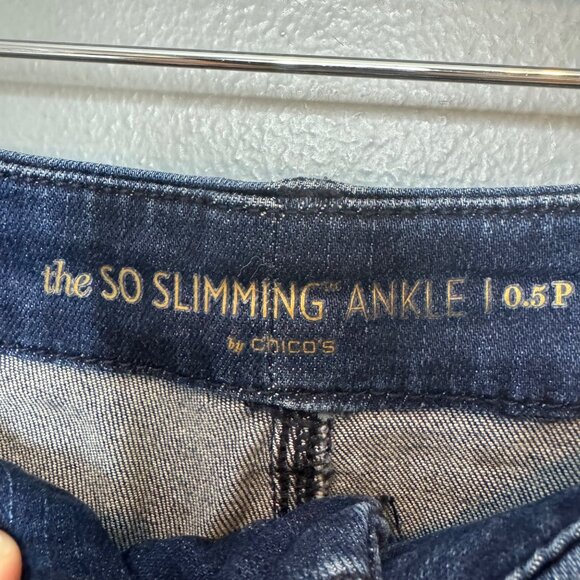 CHICO'S so slimming diamond fit sequin lace cuff girlfriend ankle jeans size 0.5 - Picture 3 of 7